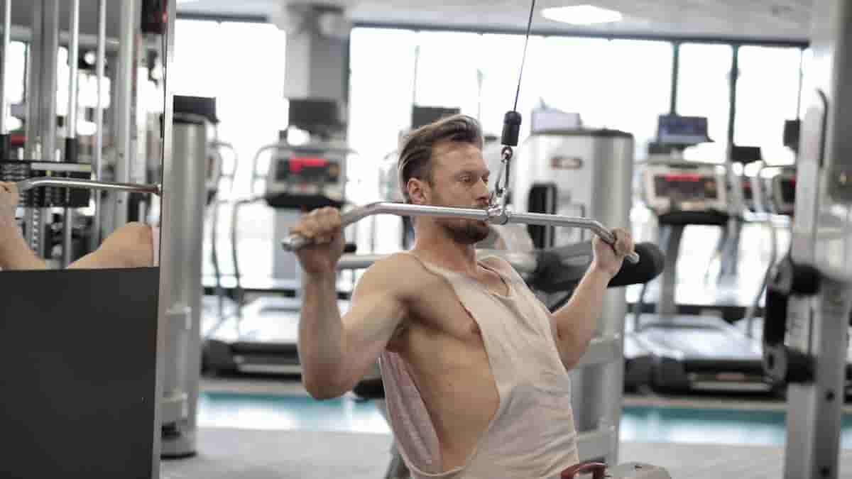 lat pulldown machine