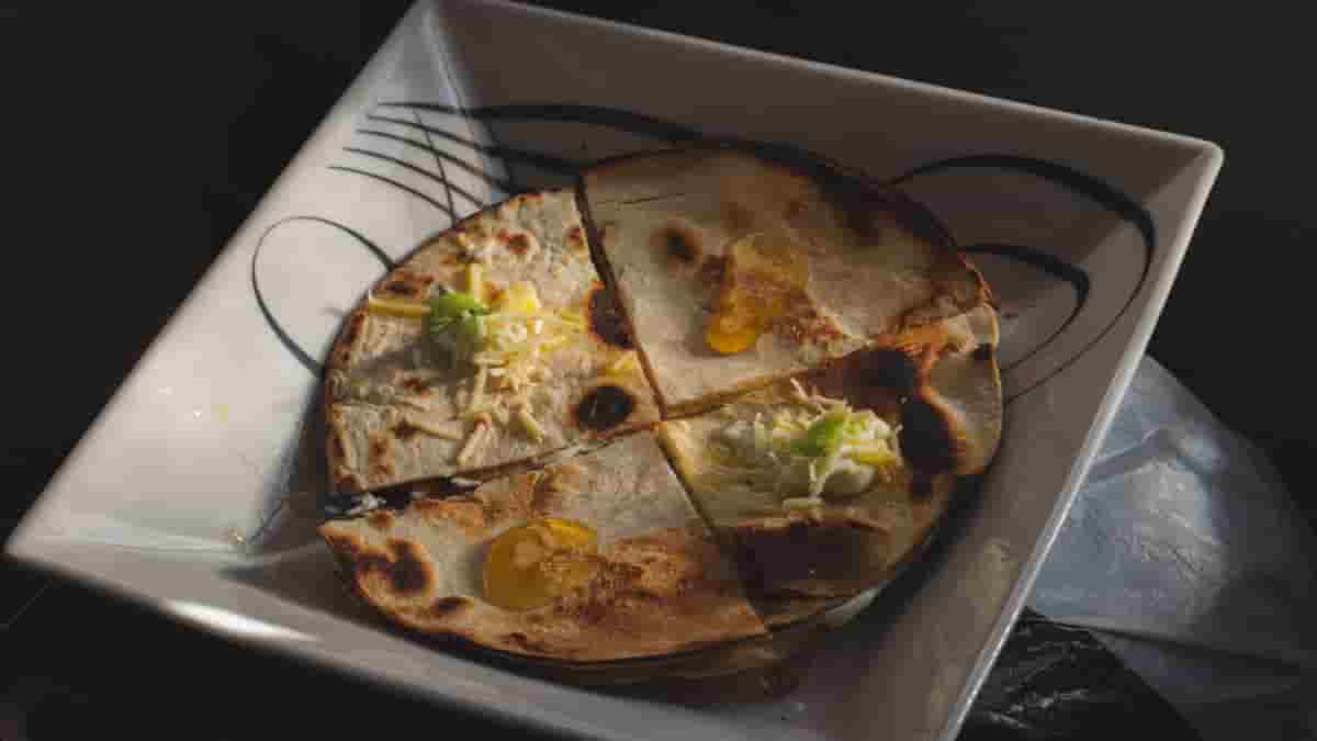 keto tortilla pizza