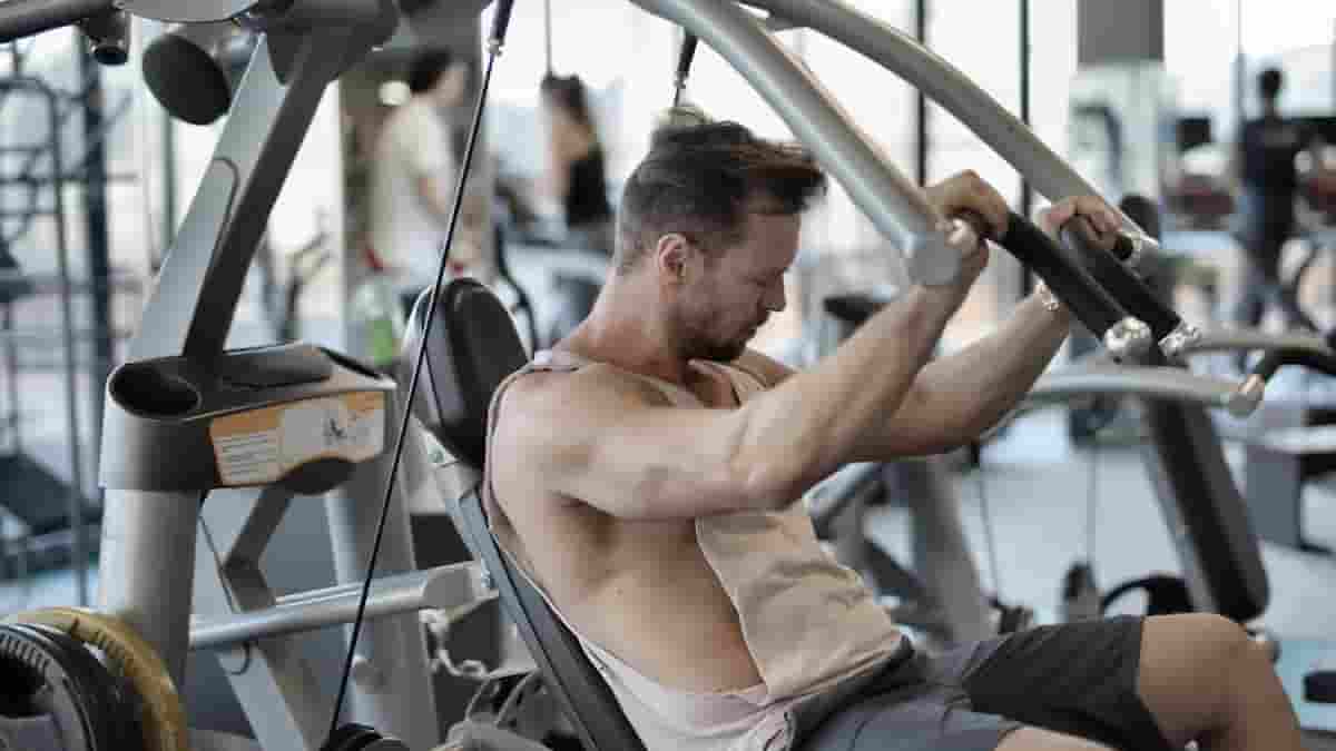 shoulder workout machine