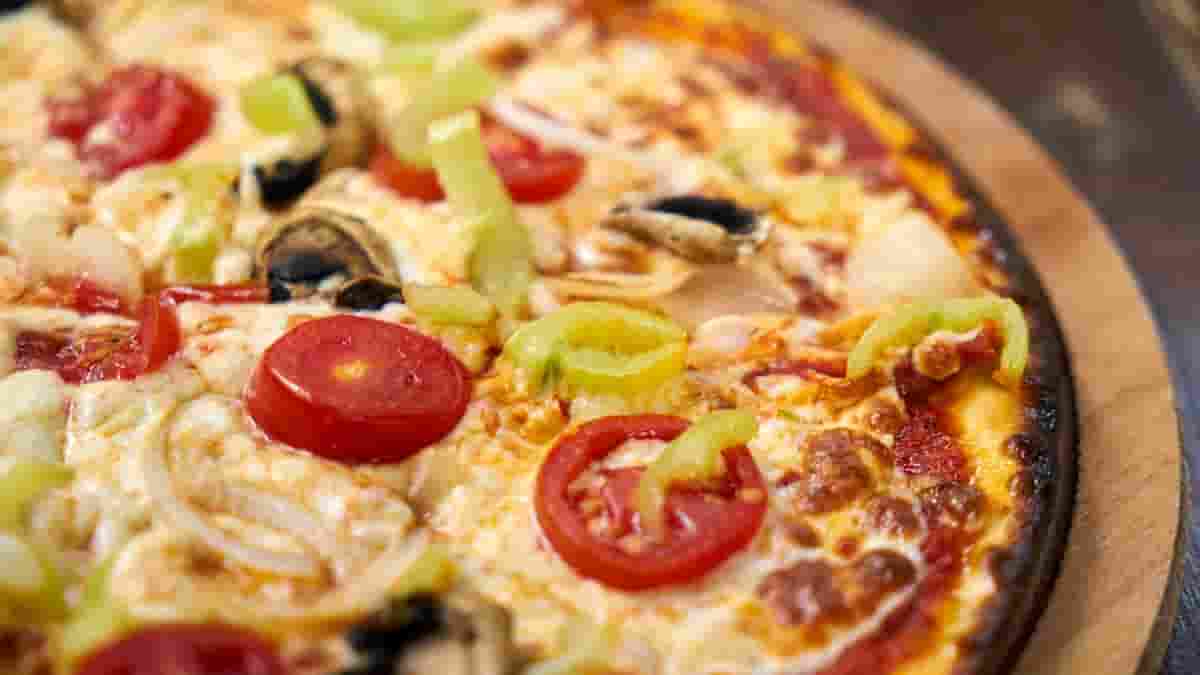 high protein breakfast pizza
